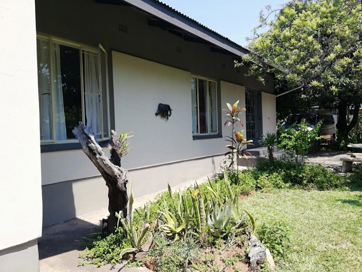 Elephant Walk Guesthouse and Back Packers, South Africa