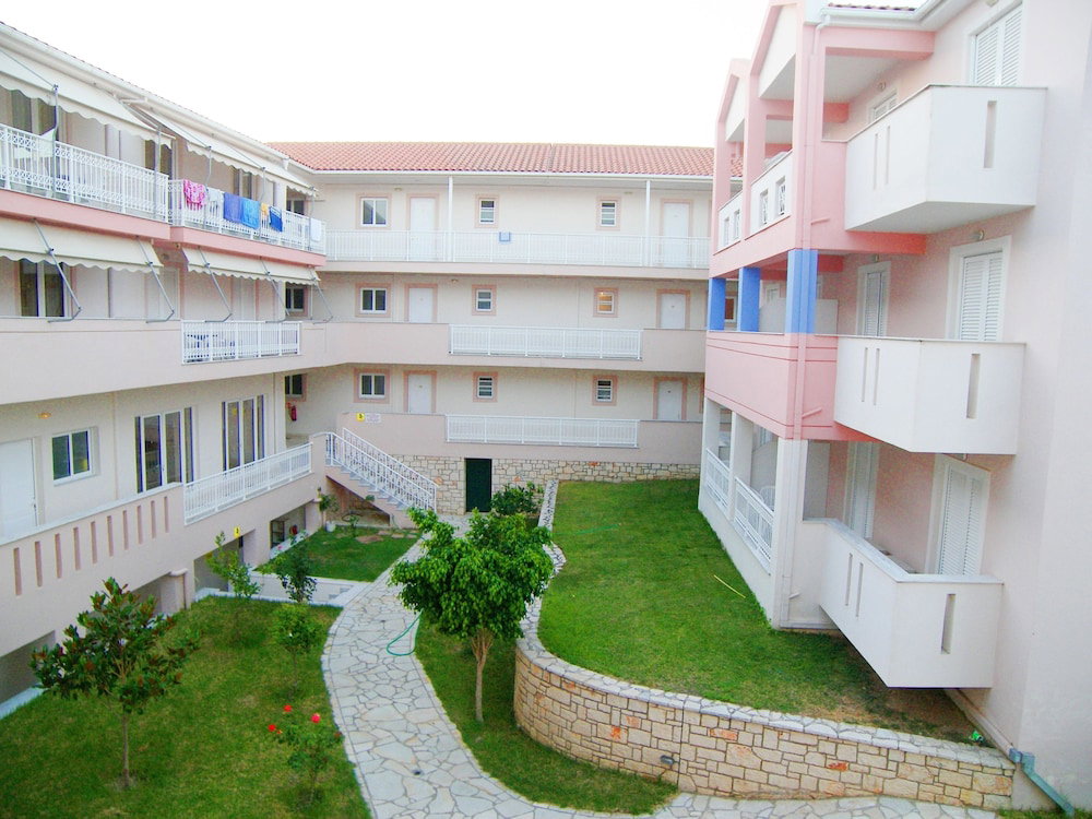 Xenos Kamara Beach, Greece