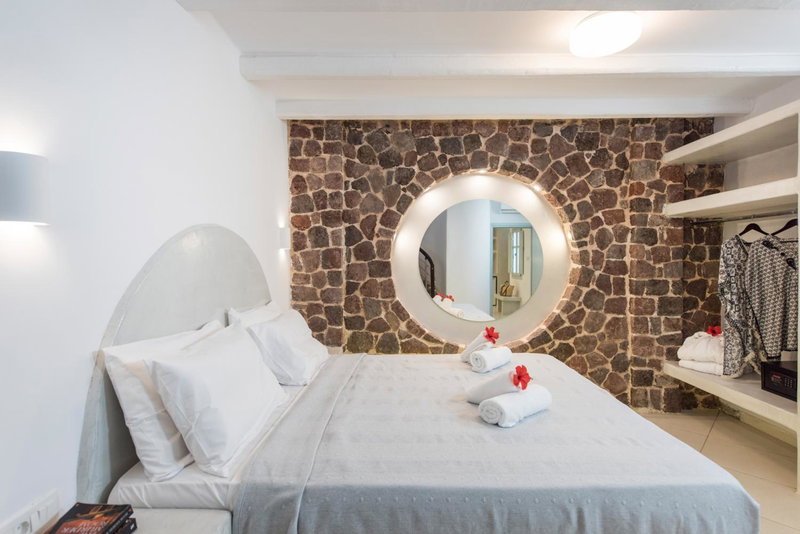 Secret Earth Villas - Santorini, Kamari, Greece