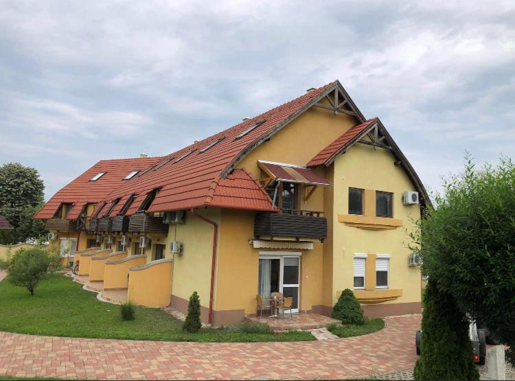 Lagom Apartman, Hungary