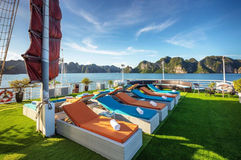 Lan Ha Lotus Cruise, Ha Long, Vietnam