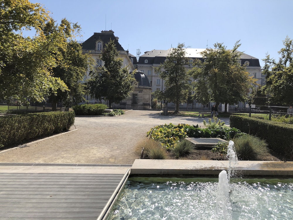 Charmant Zola, France