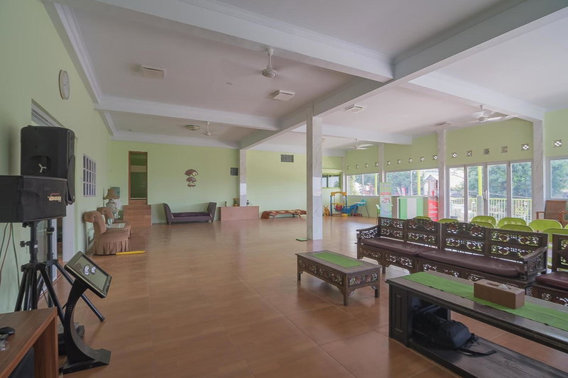 RedDoorz Syariah near Museum Wisma Karya Subang, Subang, Indonesia