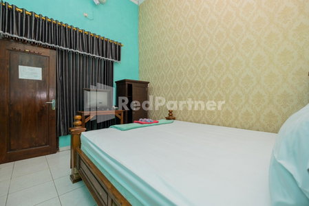 Hotel Wisata Ziarah Sunan Bonang Syariah Mitra RedDoorz, Tuban, Indonesia