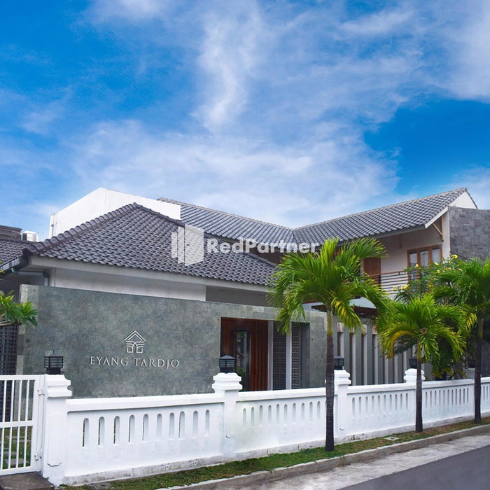 Rumah Eyang Tardjo Syariah Mitra RedDoorz, Sukoharjo, Indonesia