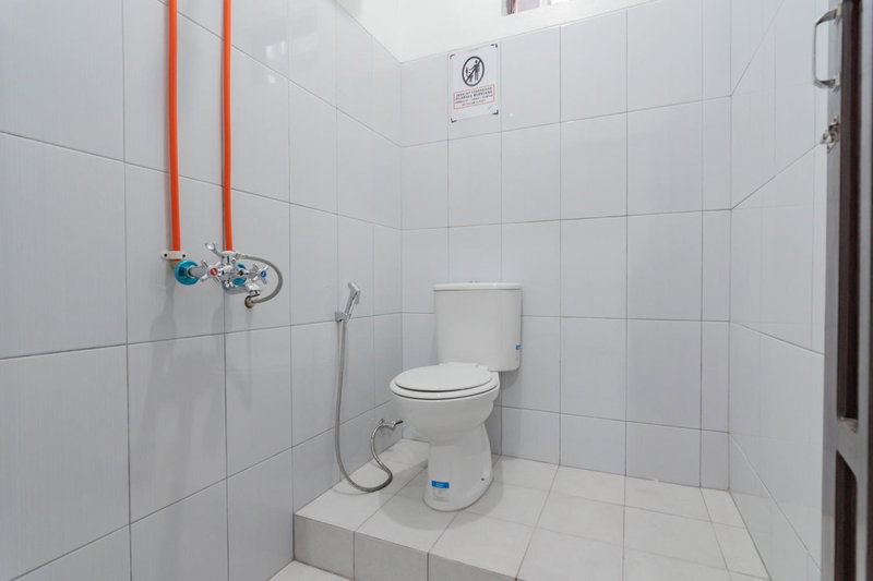 RedDoorz at Vall Guest House Balikpapan, Balikpapan, Indonesia