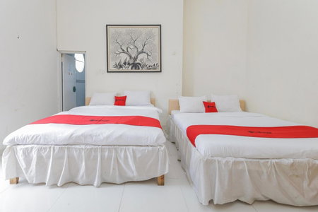 RedDoorz at Villa Puncak Tidar, Malang, Indonesia