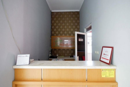 RedDoorz near Solo Square 3, Bonorejo, Indonesia