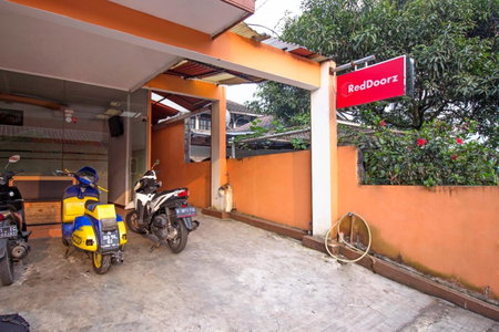 RedDoorz Syariah near BTC Fashion Mall, Bandung, Indonesia