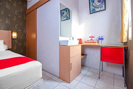 RedDoorz Syariah near BTC Fashion Mall, Bandung, Indonesia
