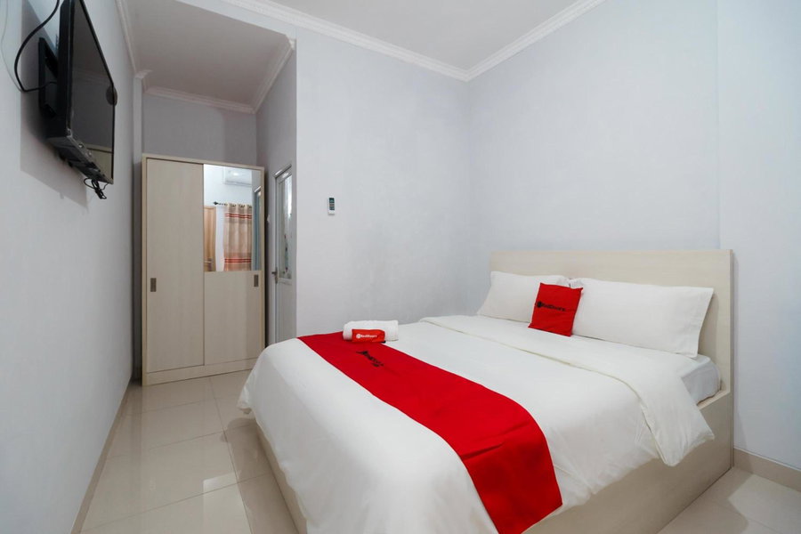 RedDoorz Plus near Simpang Tiga Tritayasa Cilegon, Cilegon, Indonesia