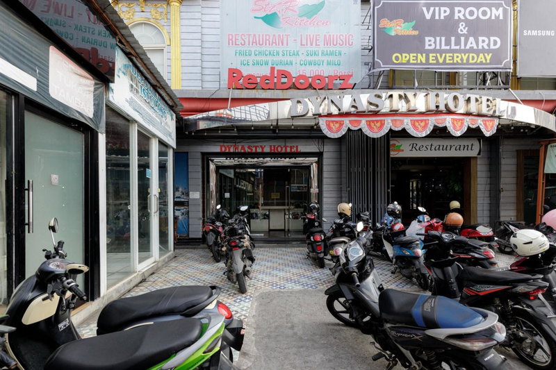 RedDoorz Plus near Simpang Tiga Tritayasa Cilegon, Cilegon, Indonesia