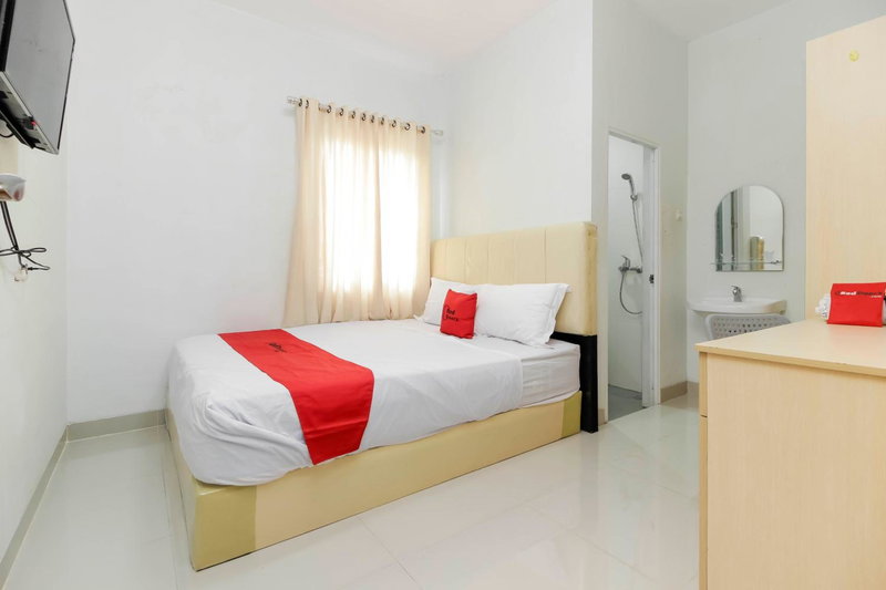 RedDoorz near Siloam Hospital Palembang, Palembang, Indonesia