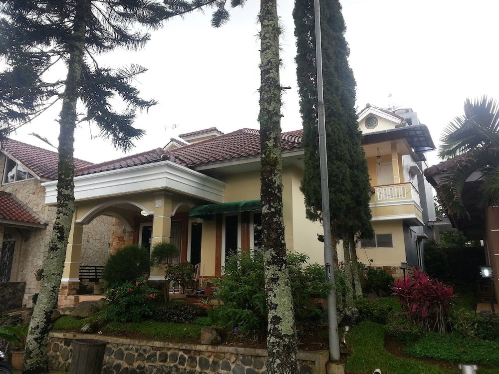 Hotel · Villa Kota Bunga Cosmos, Cipanas