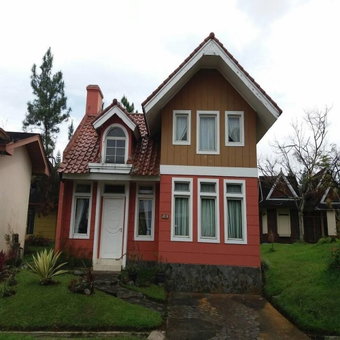 Villa Kota Bunga Sakura, Cipanas, Indonesia