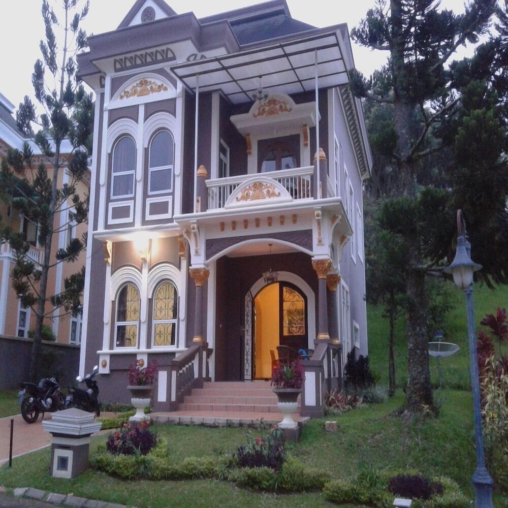 Hotel · Villa Kota Bunga Dandelion, Cipanas