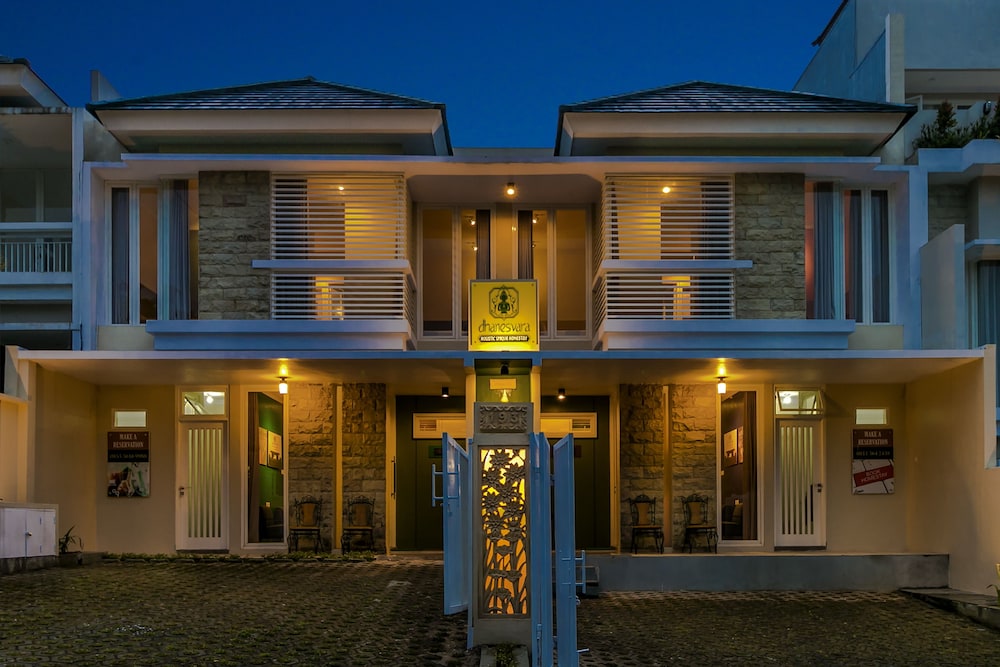 Hotel · Dhanesvara Holistic Villa, Batu