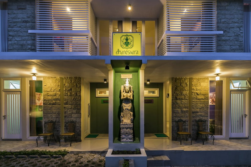 Dhanesvara Holistic Villa, Batu, Indonesia