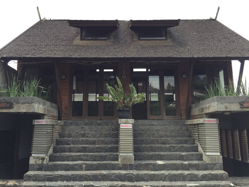 Rumah Stroberi Organic Farm and Lodge, Indonesia