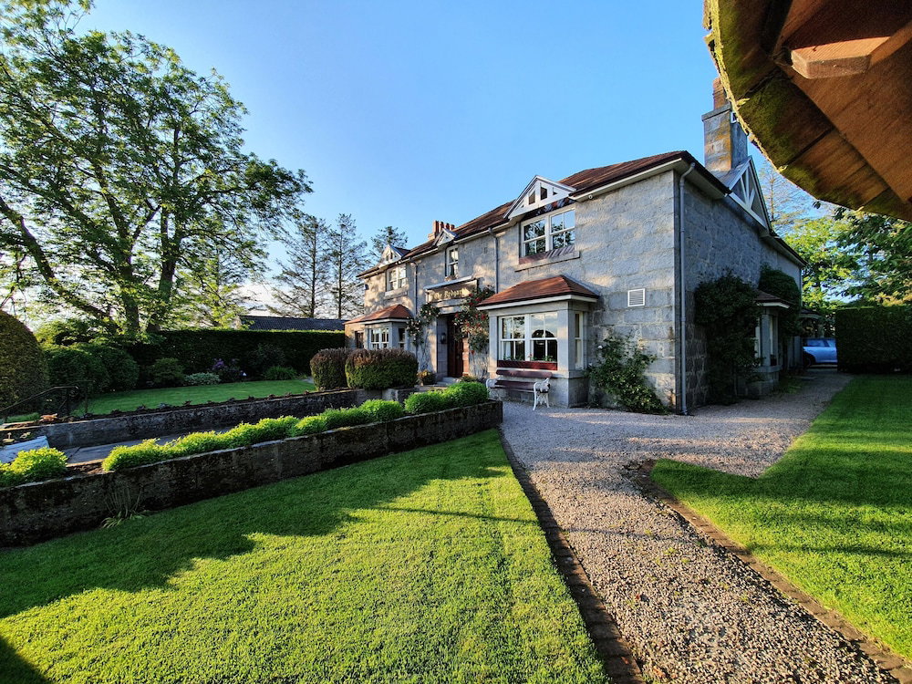 Hotel · The Redgarth, Inverurie