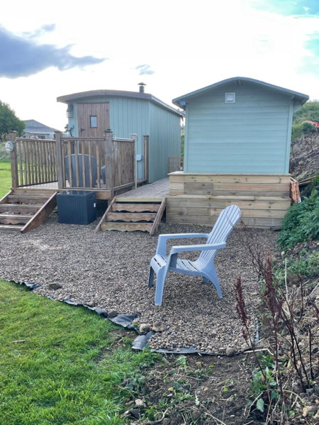 Oakley View Shepherds Hut with hot tub, Whitby, United Kingdom