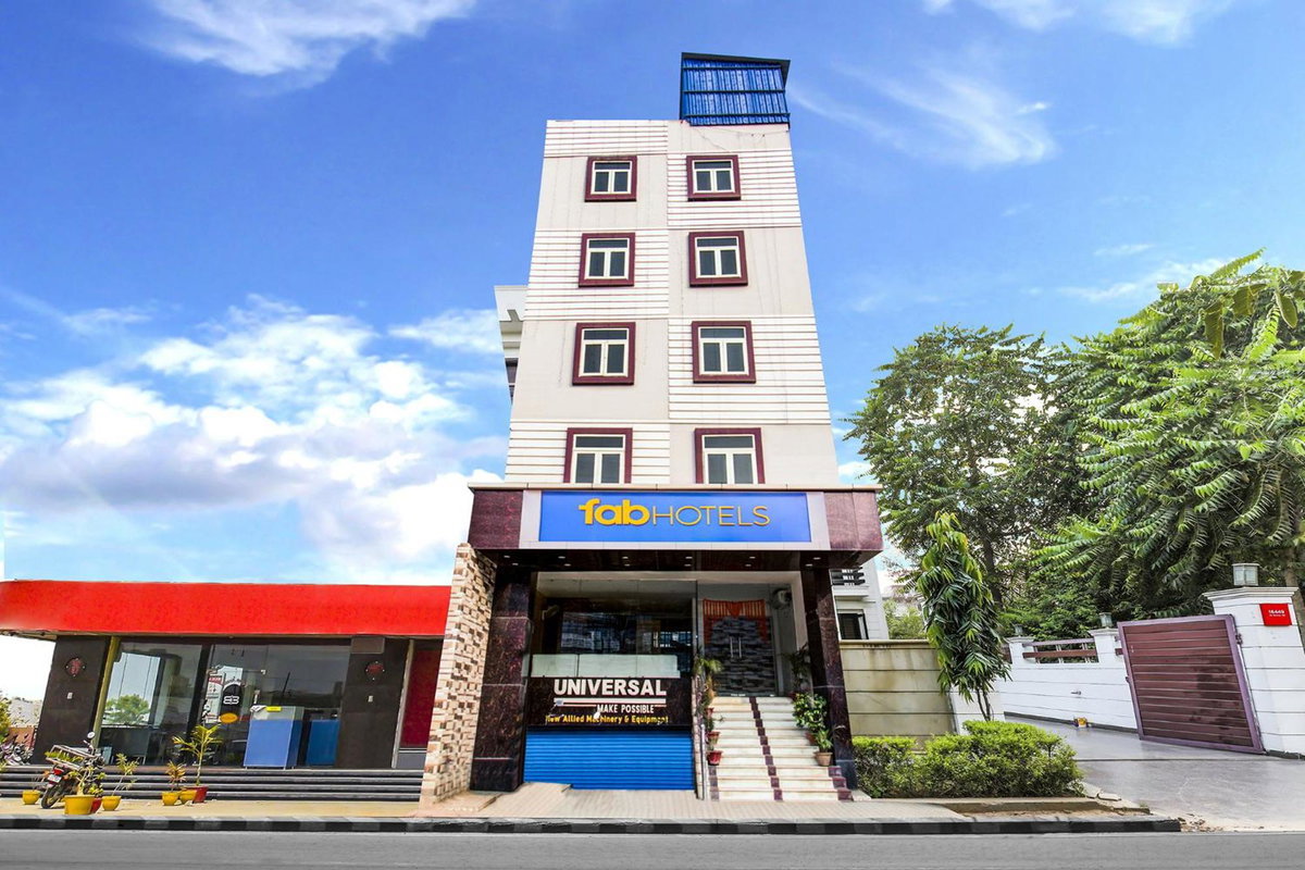 FabHotel Grand Sheela, India