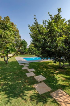 SaffronStays Casa Manga, Karjat - pet-friendly pool villa near ND's Film World and Saltt, Karjat, India