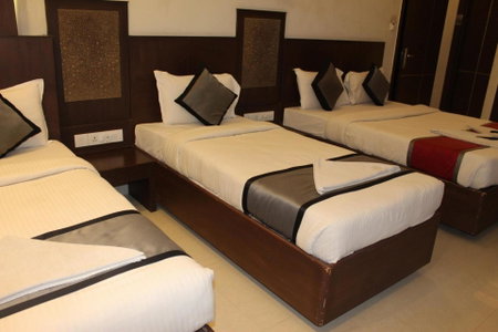 SKY GATE HOTEL Near Apollo MAIN, Women's & Children's US Consulate Sankara Netralaya Goethe Institute PrestigePalladium Shastri Bhavan Senmozhi Poonga Raj, Chennai, India