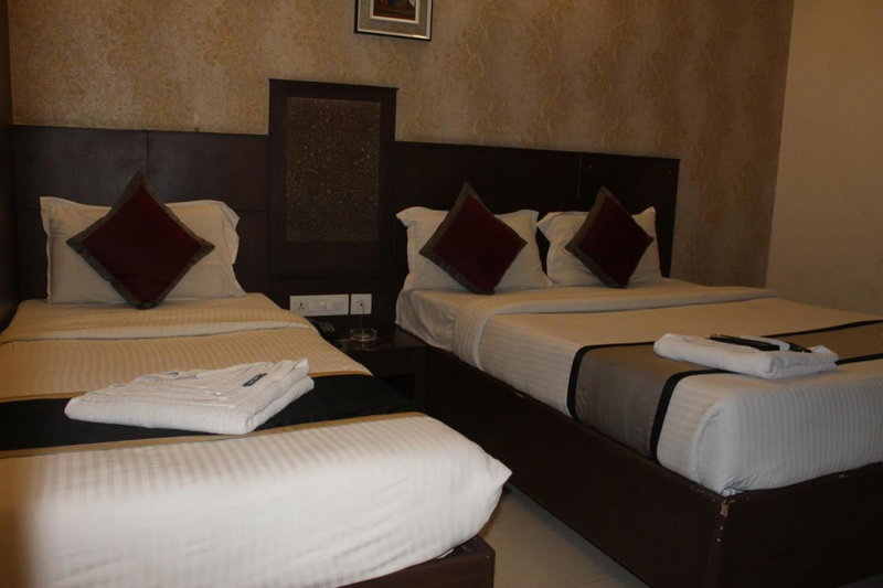 SKY GATE HOTEL Near Apollo MAIN, Women's & Children's US Consulate Sankara Netralaya Goethe Institute PrestigePalladium Shastri Bhavan Senmozhi Poonga Raj, Chennai, India