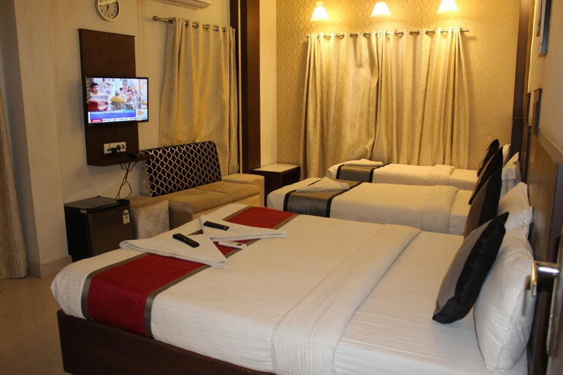 SKY GATE HOTEL Near Apollo MAIN, Women's & Children's US Consulate Sankara Netralaya Goethe Institute PrestigePalladium Shastri Bhavan Senmozhi Poonga Raj, Chennai, India