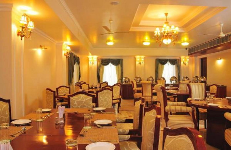 Le Roi Corbett, Garjia, India