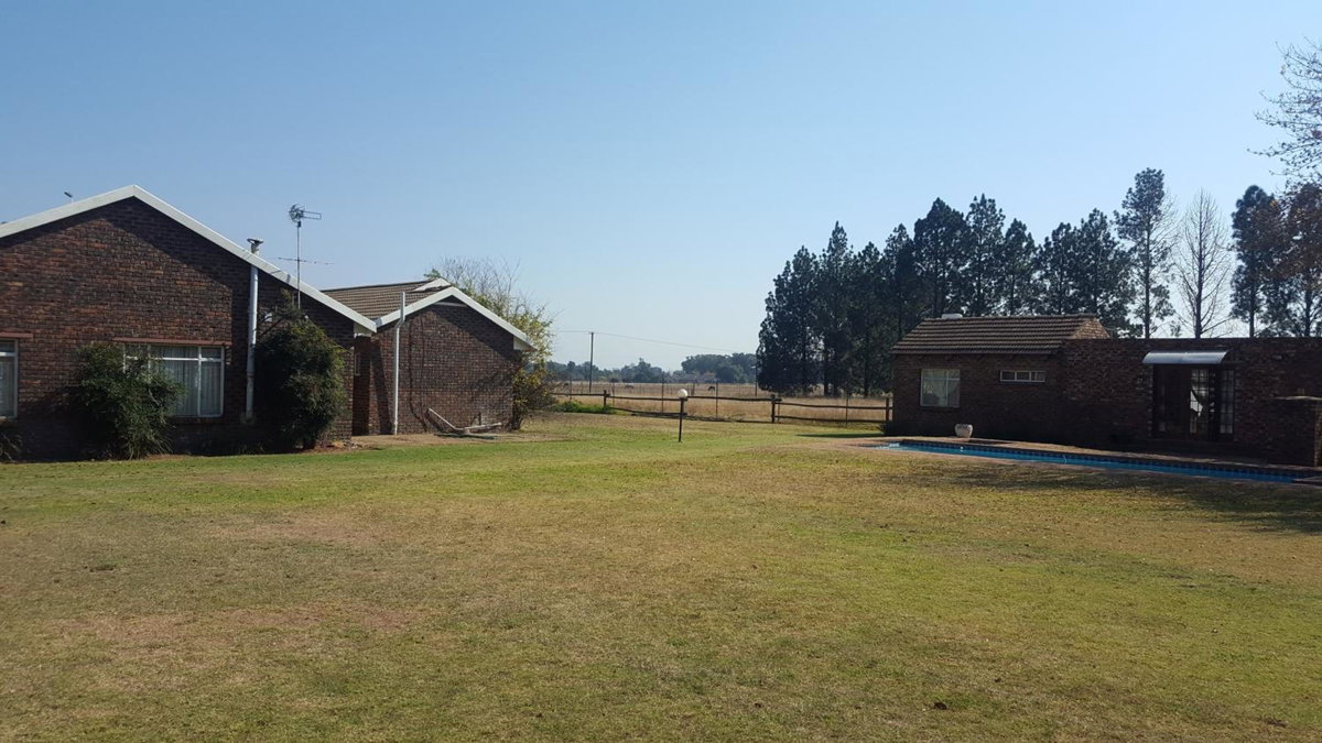 House, Cottage and Contractors Manor, South Africa