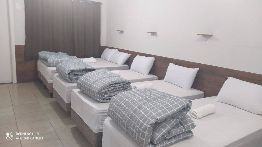 Pousada Quarto Suíte Famíliar com ar,frigobar, wi fi e garagem, Aparecida, Brazil