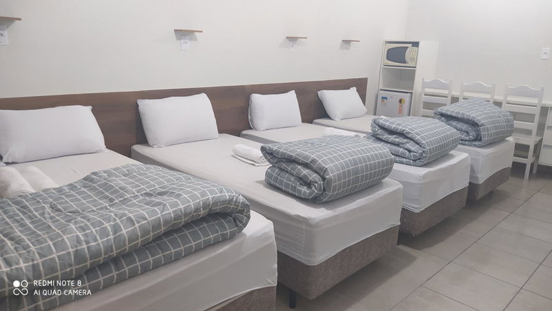 Pousada Quarto Suíte Famíliar com ar,frigobar, wi fi e garagem, Aparecida, Brazil