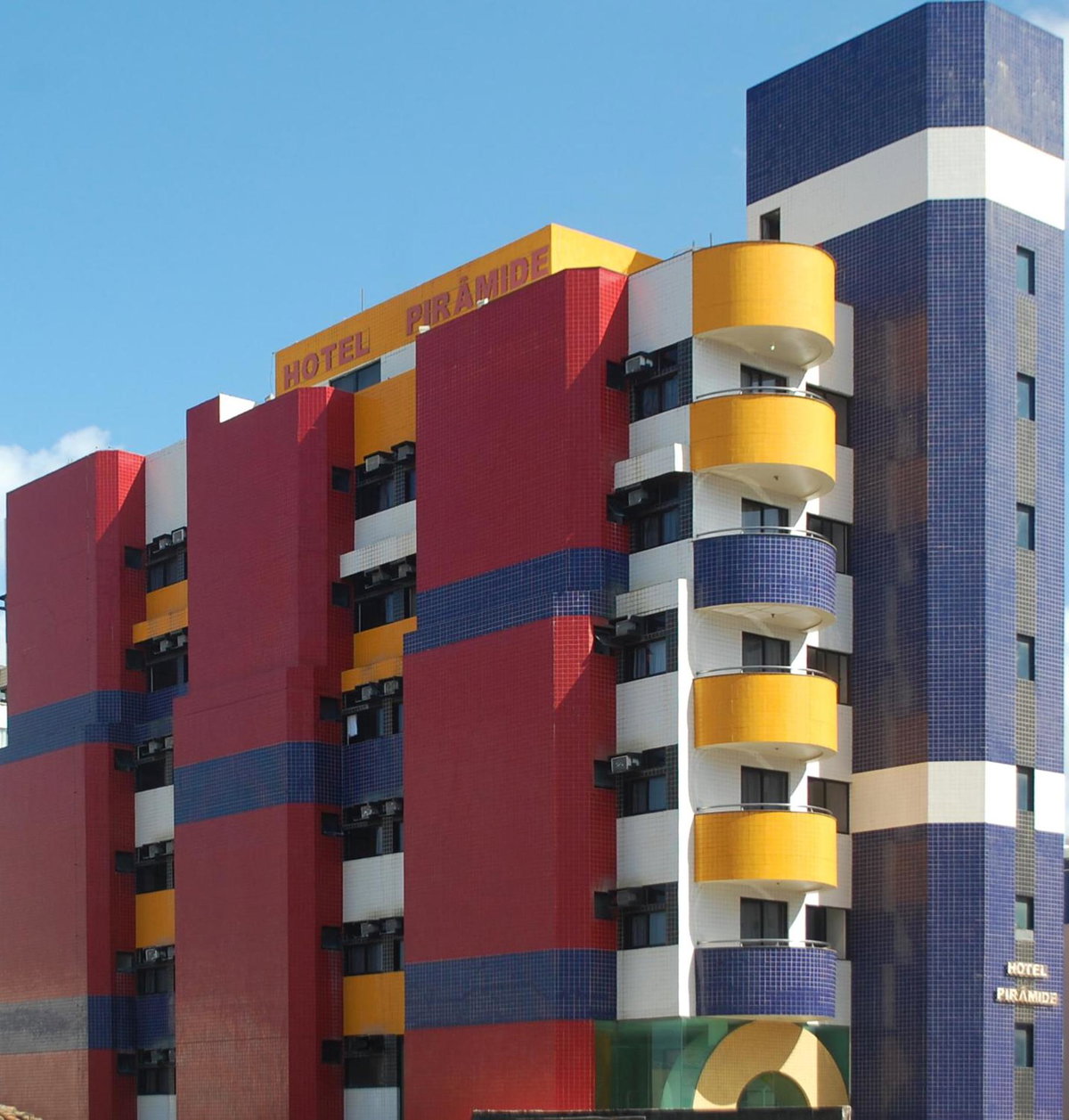 Hotel Piramide Pituba - Rua Pernambuco, Brazil