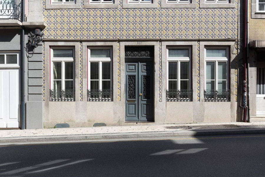 Get a Golden and Flower Flat, Porto, Portugal