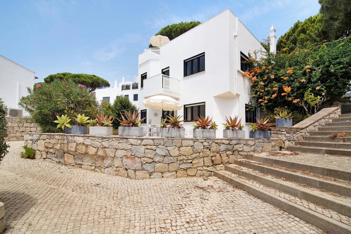 Casa Harlequin, Portugal