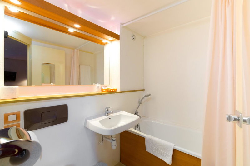 Prest'Hôtel Epinal Chavelot, Épinal, France