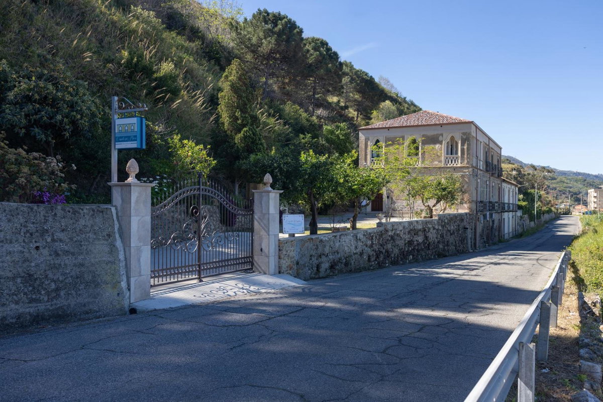 Dimora le Pietre del Mare, Italy