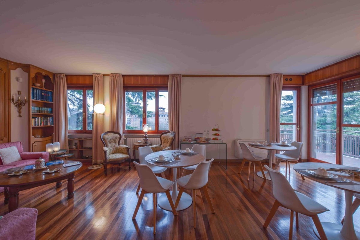 3 Amici al Castello, Italy