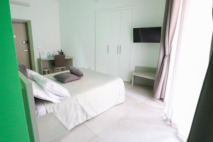Toledo 16 Luxury Suites, Naples, Italy