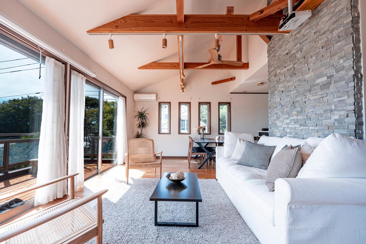 Villa Sunshine, Japan