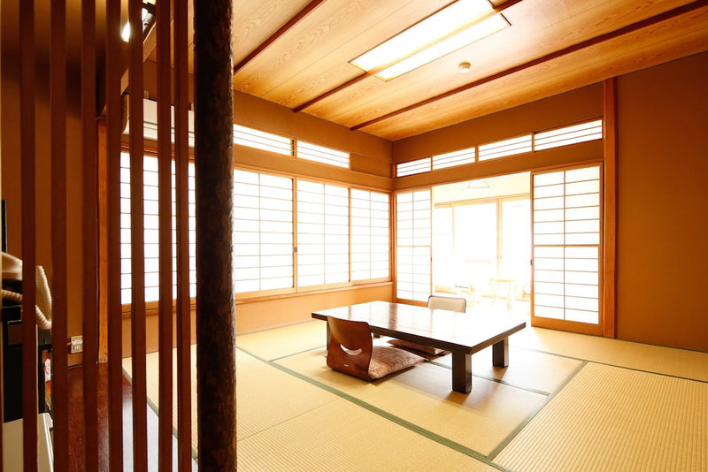 Albergo Yuraku, Yugawara, Japan