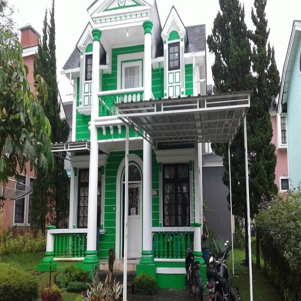 Hotel · Kota Bunga FF, Cipanas
