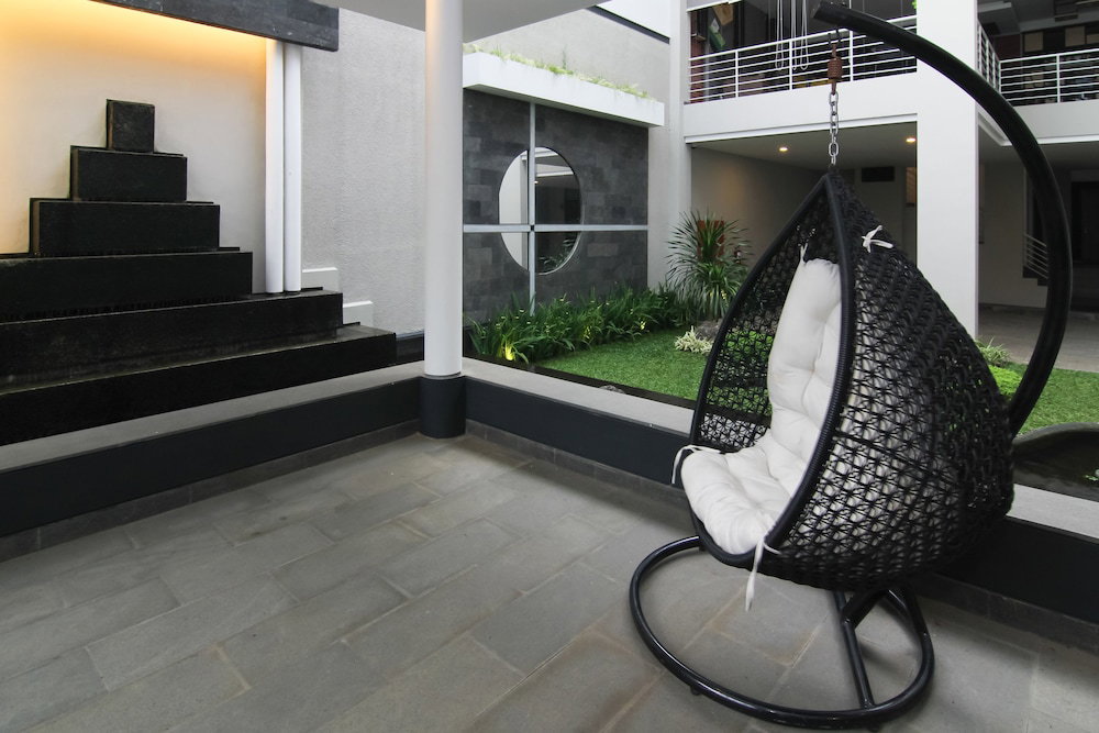 Rozelle Hotel, Indonesia