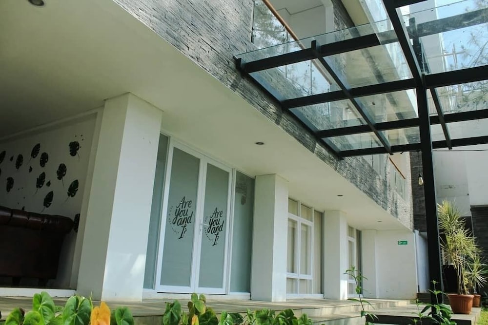 Are You And I Bed & Breakfast, Indonesia