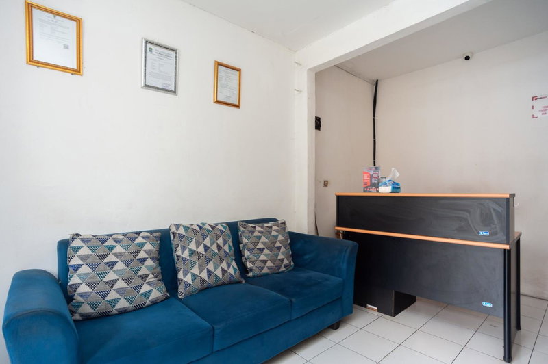 RedDoorz Syariah Plus near Jatiwarna Toll Gate, Bekasi, Indonesia