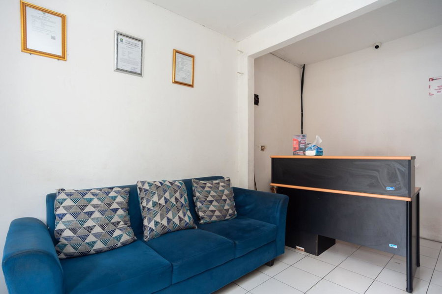 RedDoorz Syariah Plus near Jatiwarna Toll Gate, Bekasi, Indonesia
