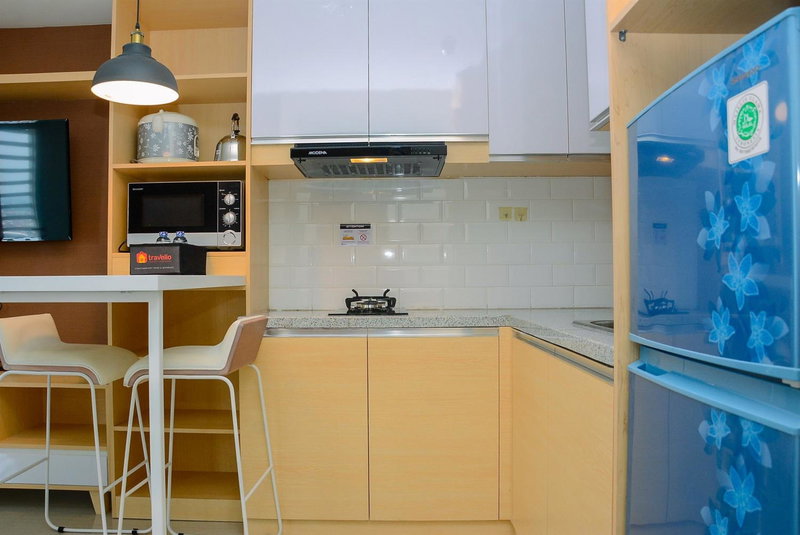Grand Kamala Lagoon Studio Apartment with Modern Interior By Travelio, Pekayon Satu, Indonesia