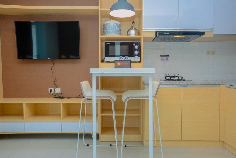 Grand Kamala Lagoon Studio Apartment with Modern Interior By Travelio, Pekayon Satu, Indonesia